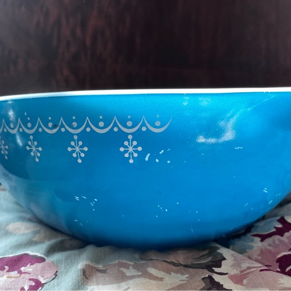 Vintage teal/blue Pyrex 4qt Cinderella bowl #444 - Picture 7 of 7
